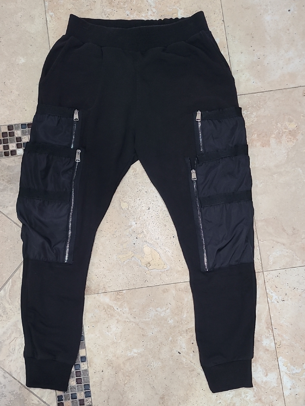 Men's Black Zip-Pocket Cargo Joggers